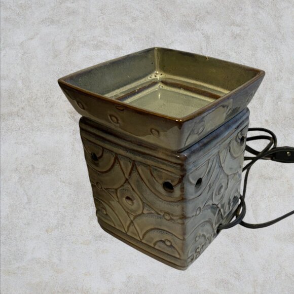 SCENTSY -- Ceramic Wax Warmer, Patterned, Square, Plug-In, Blue/Gray Color - Picture 7 of 7